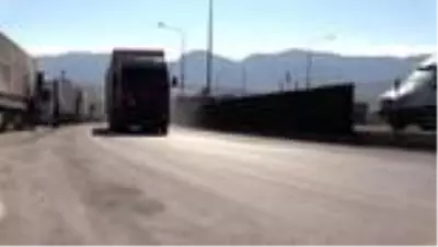 Habur Sınır Kapısı'ndan Irak'a günlük tır geçişleri arttı Habur Sınır Kapısı'ndan Irak'a günlük tır geçişleri arttı