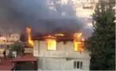 Hatay'da 2 katlı ev alev alev yandı Hatay'da 2 katlı ev alev alev yandı