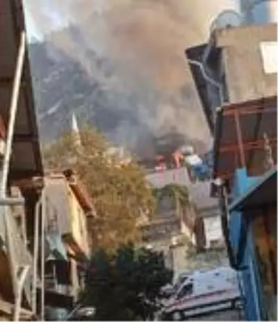 Hatay'da 2 katlı ev alev alev yandı Hatay'da 2 katlı ev alev alev yandı