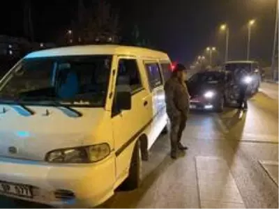 Hem karantinayı hem de kısıtlamayı ihlal etti Hem karantinayı hem de kısıtlamayı ihlal etti
