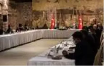 Cumhurbaşkanlığı Sözcüsü Kalın ve Bakan Gül dini azınlık temsilcileriyle bir araya geldi Cumhurbaşkanlığı Sözcüsü Kalın ve Bakan Gül dini azınlık temsilcileriyle bir araya geldi