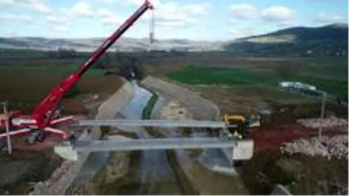 İki ilçeyi birbirine bağlayacak köprü tamamlanıyor