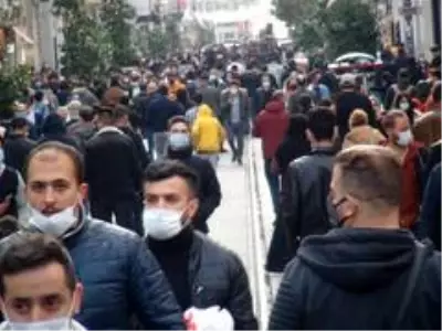 İstiklal Caddesi'nde korona virüs ve sigara denetimi İstiklal Caddesi'nde korona virüs ve sigara denetimi