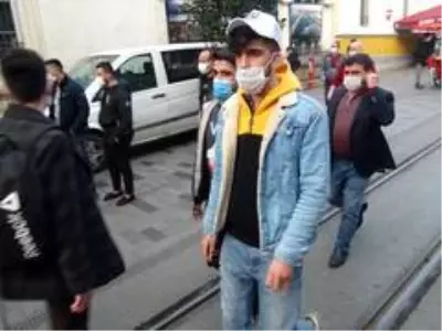 İstiklal Caddesi'nde korona virüs ve sigara denetimi İstiklal Caddesi'nde korona virüs ve sigara denetimi