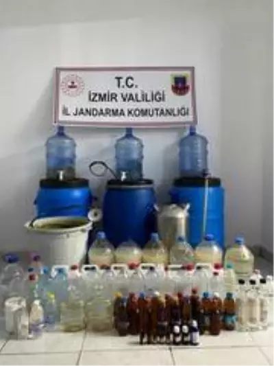 İzmir'de 462 litre kaçak içki ele geçirildi İzmir'de 462 litre kaçak içki ele geçirildi