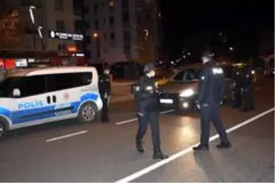 İzmir'de kısıtlama kurallarına uymayanlara 1 milyon liradan fazla ceza İzmir'de kısıtlama kurallarına uymayanlara 1 milyon liradan fazla ceza