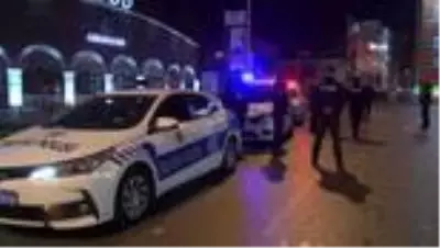İzmir'de kısıtlamanın başlamasıyla sokaklar sessizliğe büründü İzmir'de kısıtlamanın başlamasıyla sokaklar sessizliğe büründü