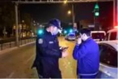 Son dakika... İzmir'de sokaklar boş kaldı Son dakika... İzmir'de sokaklar boş kaldı