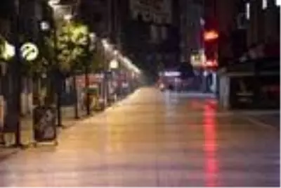 Son dakika... İzmir'de sokaklar boş kaldı Son dakika... İzmir'de sokaklar boş kaldı