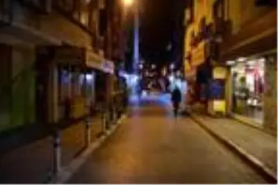Son dakika... İzmir'de sokaklar boş kaldı Son dakika... İzmir'de sokaklar boş kaldı
