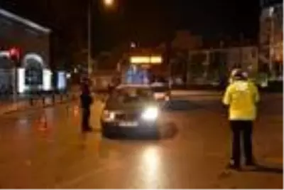 Son dakika... İzmir'de sokaklar boş kaldı Son dakika... İzmir'de sokaklar boş kaldı