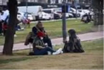 İzmir'de yasağa rağmen Kordon doldu, polis uyardı İzmir'de yasağa rağmen Kordon doldu, polis uyardı