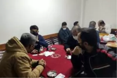 Son dakika haber! Kağıthane polisinden ruhsatsız kıraathaneye baskın kamerada Son dakika haber! Kağıthane polisinden ruhsatsız kıraathaneye baskın kamerada