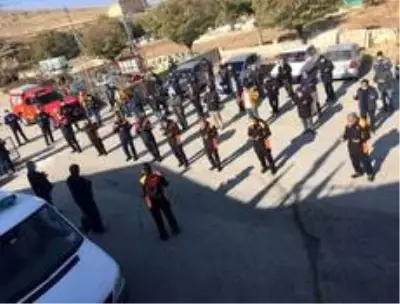 Kanserden hayatını kaybeden itfaiyeci son yolculuğuna uğurlandı Kanserden hayatını kaybeden itfaiyeci son yolculuğuna uğurlandı