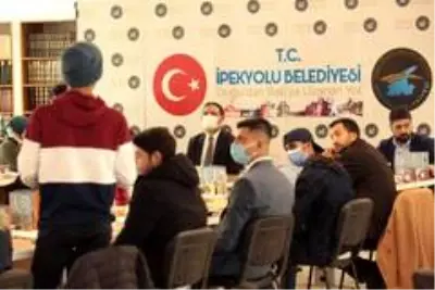 İpekyolu Kaymakamı Aslan gençlerle bir araya geldi İpekyolu Kaymakamı Aslan gençlerle bir araya geldi