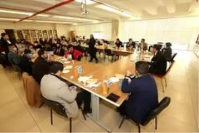 İpekyolu Kaymakamı Aslan gençlerle bir araya geldi İpekyolu Kaymakamı Aslan gençlerle bir araya geldi