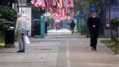Kısıtlama biter bitmez Kocaeli halkı kendini sokağa attı Kısıtlama biter bitmez Kocaeli halkı kendini sokağa attı