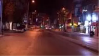 Kısıtlama sonrası meydanlar boşaldı Kısıtlama sonrası meydanlar boşaldı