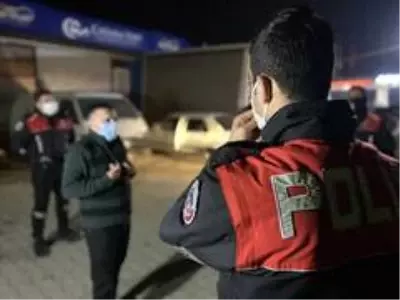 Son Dakika | Kısıtlamada sokağa çıktı, bahaneleri 'Hastaneye gidiyoruz' oldu Son Dakika | Kısıtlamada sokağa çıktı, bahaneleri 'Hastaneye gidiyoruz' oldu