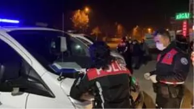 Son Dakika | Kısıtlamada sokağa çıktı, bahaneleri 'Hastaneye gidiyoruz' oldu Son Dakika | Kısıtlamada sokağa çıktı, bahaneleri 'Hastaneye gidiyoruz' oldu