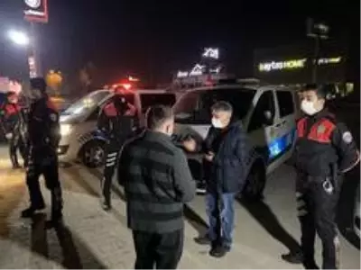 Son Dakika | Kısıtlamada sokağa çıktı, bahaneleri 'Hastaneye gidiyoruz' oldu Son Dakika | Kısıtlamada sokağa çıktı, bahaneleri 'Hastaneye gidiyoruz' oldu