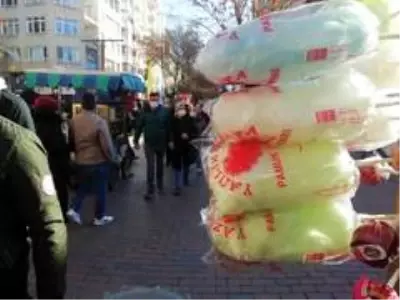 Kısıtlamanın bitmesiyle Eskişehir'in işlek caddeleri doldu Kısıtlamanın bitmesiyle Eskişehir'in işlek caddeleri doldu