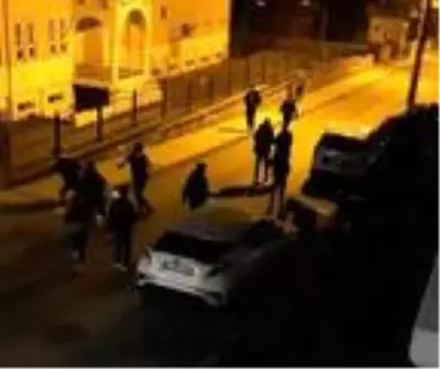 Son dakika haberi... Kısıtlamaya rağmen sokak ortasındaki kavga kamerada Son dakika haberi... Kısıtlamaya rağmen sokak ortasındaki kavga kamerada