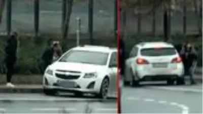 Korona filan dinlemiyorlar! İstanbul'da yol kenarındaki fuhuş pazarlığı kameralara yansıdı Korona filan dinlemiyorlar! İstanbul'da yol kenarındaki fuhuş pazarlığı kameralara yansıdı