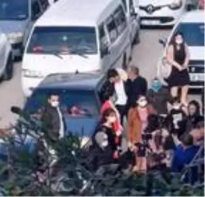 Son dakika haber... Koronavirüse rağmen davullu zurnalı gelin alma eğlencesi Son dakika haber... Koronavirüse rağmen davullu zurnalı gelin alma eğlencesi