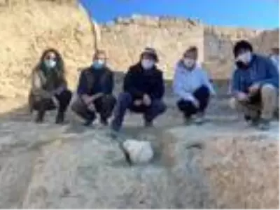 Laodikya'da 2 bin yıllık rahip başı heykeli gün yüzüne çıkarıldı Laodikya'da 2 bin yıllık rahip başı heykeli gün yüzüne çıkarıldı