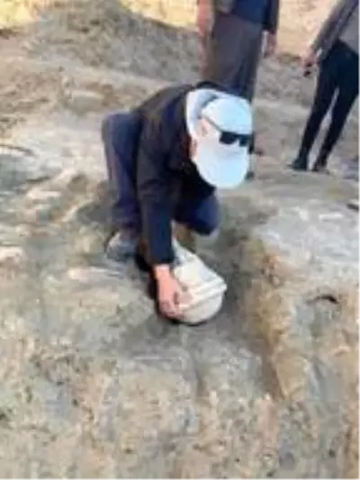 Laodikya'da 2 bin yıllık rahip başı heykeli gün yüzüne çıkarıldı Laodikya'da 2 bin yıllık rahip başı heykeli gün yüzüne çıkarıldı