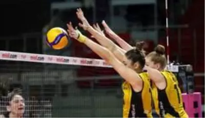 Lider VakıfBank, Galatasaray'a set vermedi Lider VakıfBank, Galatasaray'a set vermedi