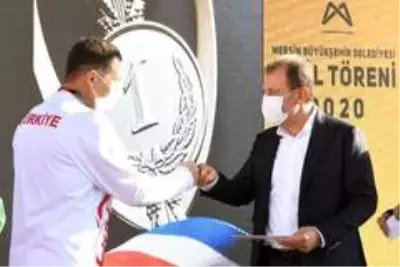 Mersin Büyükşehir Belediyesinden başarılı sporculara destek Mersin Büyükşehir Belediyesinden başarılı sporculara destek