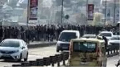 Olta balıkçılarından korkutan görüntüler... Yan yana, omuz omuza, neredeyse sırt sırta Olta balıkçılarından korkutan görüntüler... Yan yana, omuz omuza, neredeyse sırt sırta