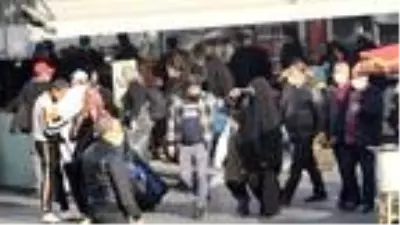 Olta balıkçılarından korkutan görüntüler... Yan yana, omuz omuza, neredeyse sırt sırta Olta balıkçılarından korkutan görüntüler... Yan yana, omuz omuza, neredeyse sırt sırta
