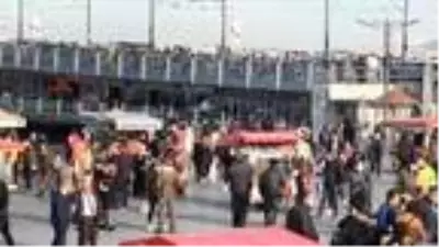 Olta balıkçılarından korkutan görüntüler... Yan yana, omuz omuza, neredeyse sırt sırta Olta balıkçılarından korkutan görüntüler... Yan yana, omuz omuza, neredeyse sırt sırta