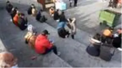Olta balıkçılarından korkutan görüntüler... Yan yana, omuz omuza, neredeyse sırt sırta Olta balıkçılarından korkutan görüntüler... Yan yana, omuz omuza, neredeyse sırt sırta