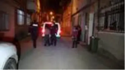 Otomobilini vermeyen ağabeyi ve yengesini bıçakladı Otomobilini vermeyen ağabeyi ve yengesini bıçakladı