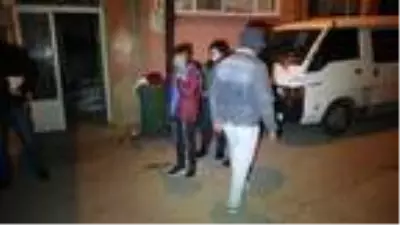 Otomobilini vermeyen ağabeyi ve yengesini bıçakladı Otomobilini vermeyen ağabeyi ve yengesini bıçakladı