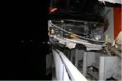 Pozantı'da yolcu otobüsü ile TIR çarpıştı: 4 yaralı Pozantı'da yolcu otobüsü ile TIR çarpıştı: 4 yaralı