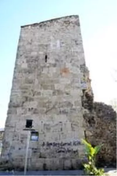 Saat kulesine 'Ramocan' yazısına 1 yıl hapis Saat kulesine 'Ramocan' yazısına 1 yıl hapis