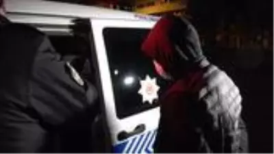 Sabah cezaevinden çıkan genç, kısıtlamaya uymayıp üzerine döner bıçağı taşıdığı için akşama gözaltına alındı Sabah cezaevinden çıkan genç, kısıtlamaya uymayıp üzerine döner bıçağı taşıdığı için akşama gözaltına alındı