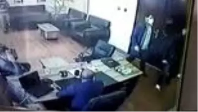 ŞANLIURFA - Belediyenin hukuk danışmanına yönelik silahlı saldırıya ilişkin görüntüler ortaya çıktı ŞANLIURFA - Belediyenin hukuk danışmanına yönelik silahlı saldırıya ilişkin görüntüler ortaya çıktı