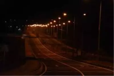 Sarıkamış'ta covid-19 tedbirleri kapsamında sessizlik hakim oldu, polislere tatlı ikram edildi Sarıkamış'ta covid-19 tedbirleri kapsamında sessizlik hakim oldu, polislere tatlı ikram edildi