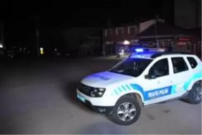 Sarıkamış'ta covid-19 tedbirleri kapsamında sessizlik hakim oldu, polislere tatlı ikram edildi Sarıkamış'ta covid-19 tedbirleri kapsamında sessizlik hakim oldu, polislere tatlı ikram edildi