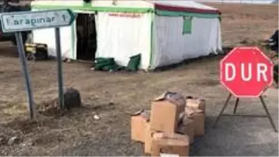 Sarıkamış'ta karantinaya alınan köylere gıda yardımı yapıldı Sarıkamış'ta karantinaya alınan köylere gıda yardımı yapıldı