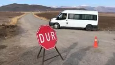 Sarıkamış'ta karantinaya alınan köylere gıda yardımı yapıldı Sarıkamış'ta karantinaya alınan köylere gıda yardımı yapıldı