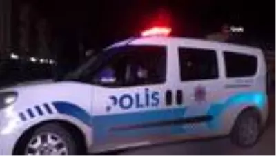 Sarıkamış'ta covid-19 tedbirleri kapsamında sessizlik hakim oldu, polislere tatlı ikram edildi Sarıkamış'ta covid-19 tedbirleri kapsamında sessizlik hakim oldu, polislere tatlı ikram edildi