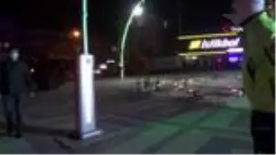 Sarıkamış'ta covid-19 tedbirleri kapsamında sessizlik hakim oldu, polislere tatlı ikram edildi Sarıkamış'ta covid-19 tedbirleri kapsamında sessizlik hakim oldu, polislere tatlı ikram edildi