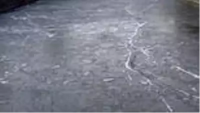 Soğuk hava nedeniyle Kars Çayı kısmen dondu Soğuk hava nedeniyle Kars Çayı kısmen dondu